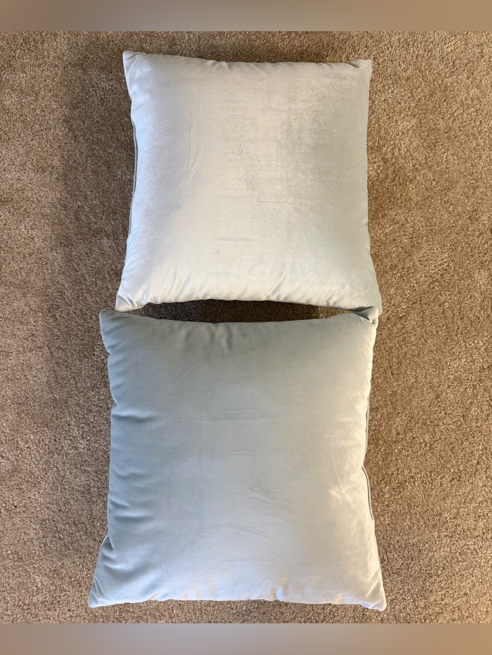 Set of 2 comfy light blue decorative pillows